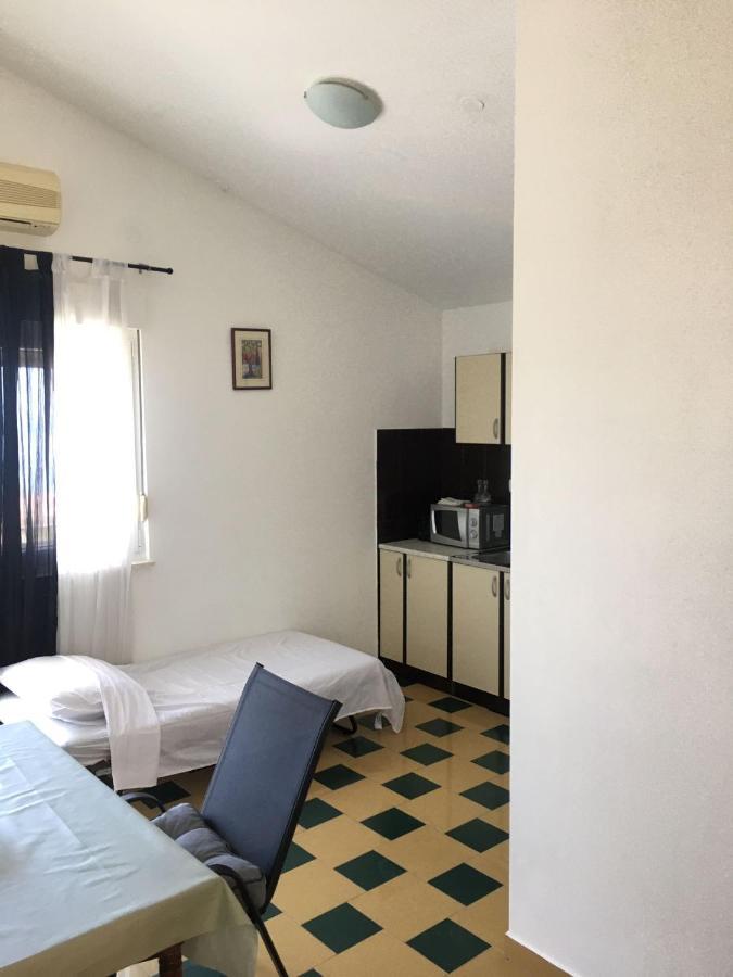 Apartmani Dario Podstrana Bagian luar foto